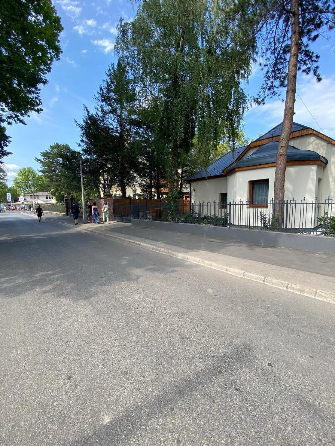 Karinthy ház Casa de hóspedes Siófok Exterior foto